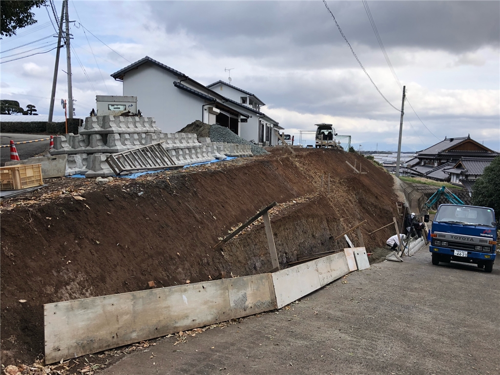 福岡　擁壁　造成　防草シート　間知